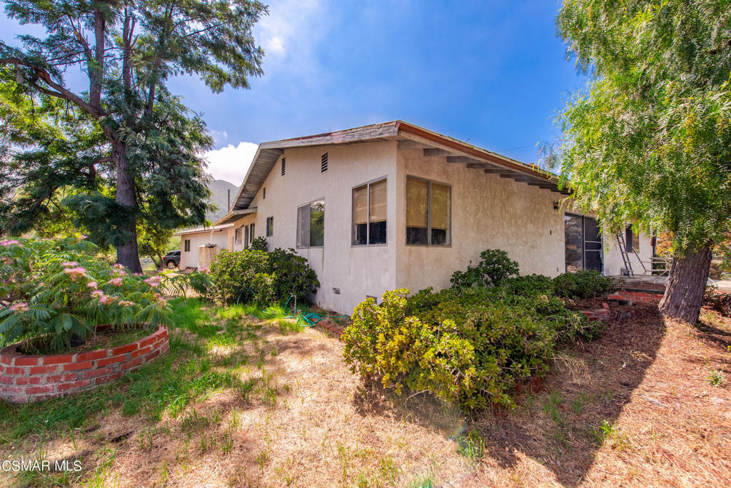102 West Carlisle Road Thousand Oaks, CA 91361 - Photo 12 of 55