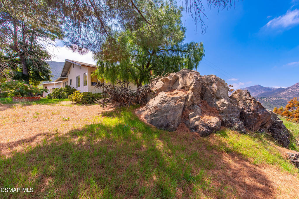 102 West Carlisle Road Thousand Oaks, CA 91361 - Photo 13 of 55