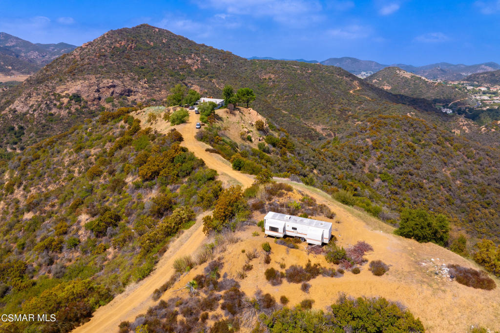 102 West Carlisle Road Thousand Oaks, CA 91361 - Photo 17 of 55