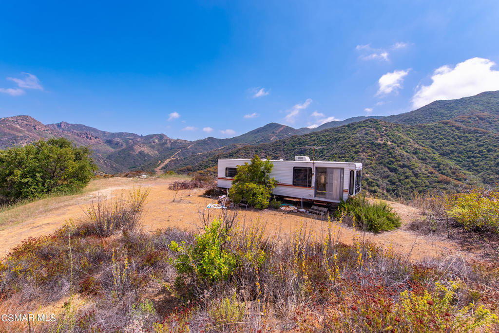 102 West Carlisle Road Thousand Oaks, CA 91361 - Photo 19 of 55