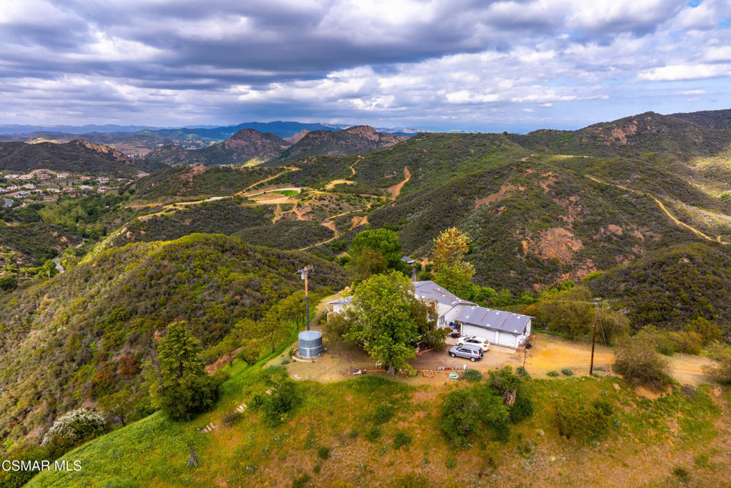 102 West Carlisle Road Thousand Oaks, CA 91361 - Photo 4 of 55