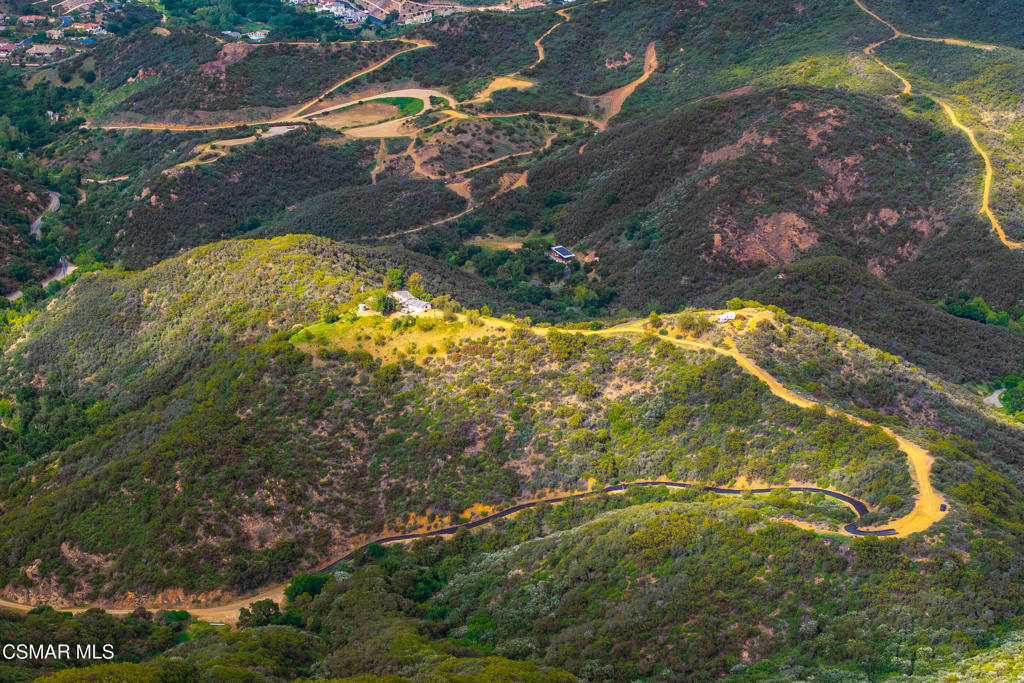 102 West Carlisle Road Thousand Oaks, CA 91361 - Photo 6 of 55