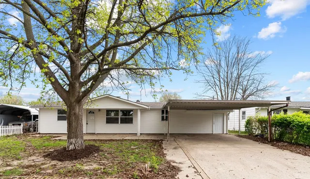 $93,000 | 208 St Christopher Drive, Cahokia, IL 62206