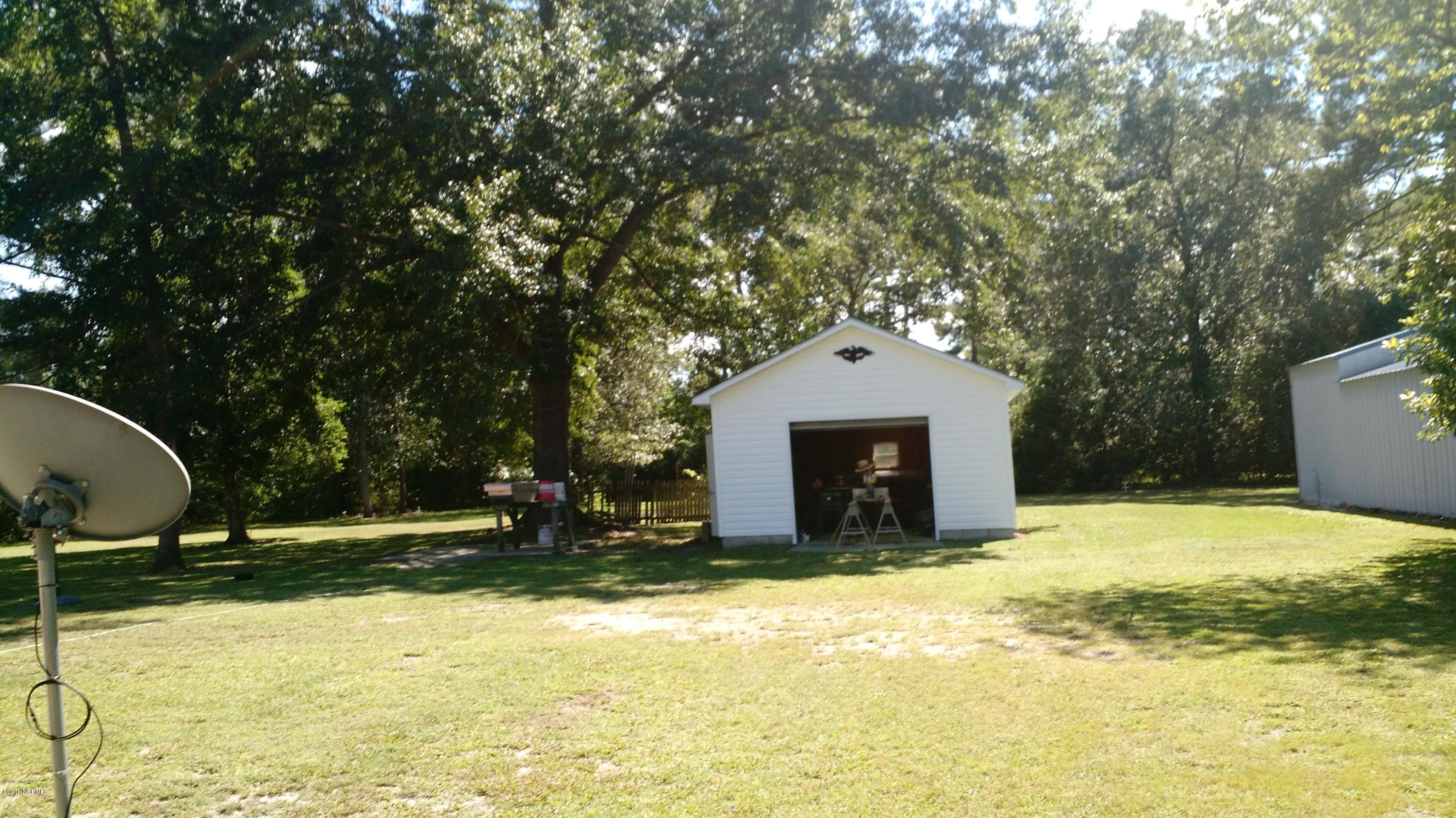 190 Hale Road New Bern, NC 28560 - Photo 16 of 18 IMG_20160815_151104006