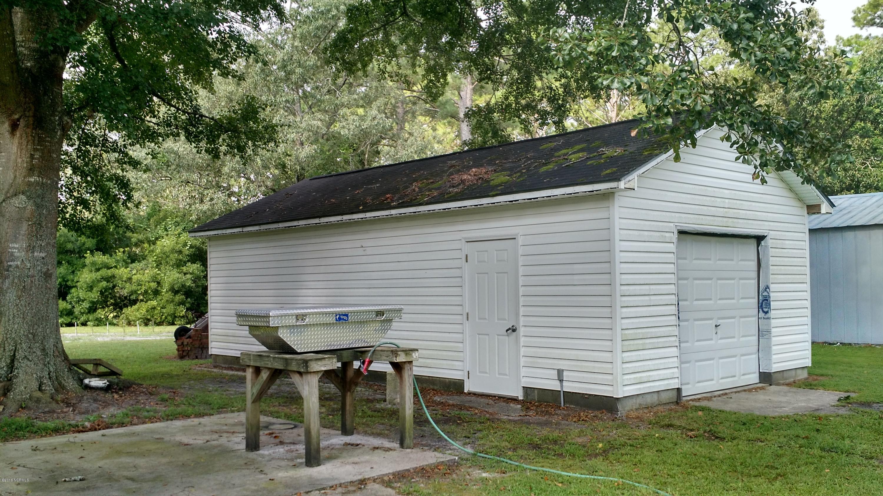 190 Hale Road New Bern, NC 28560 - Photo 5 of 18 IMG_20160806_100652733_HDR