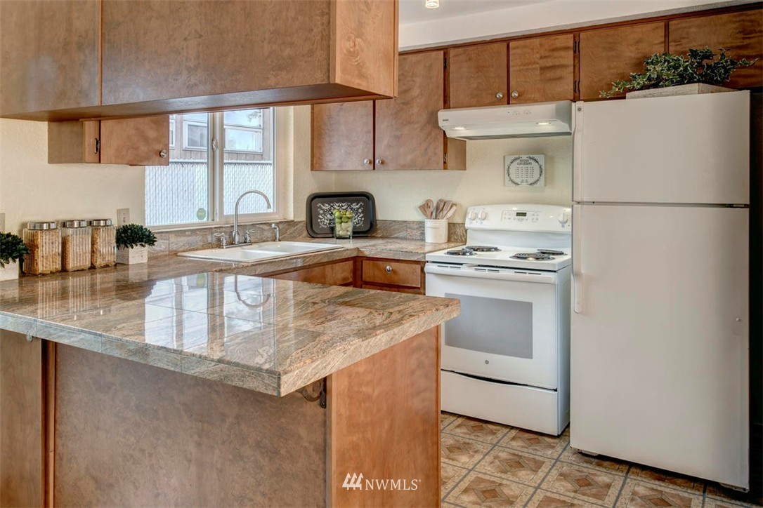 1013 North 33rd Street Renton, WA 98056 - Photo 11 of 23