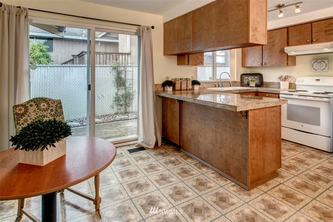 1013 North 33rd Street Renton, WA 98056 - Photo 12 of 23