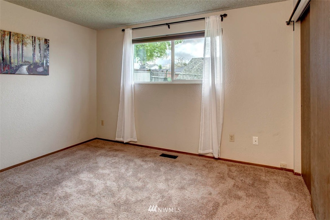 1013 North 33rd Street Renton, WA 98056 - Photo 16 of 23