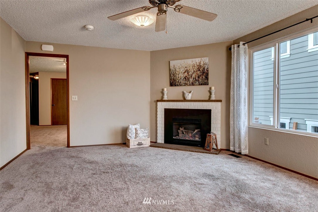 1013 North 33rd Street Renton, WA 98056 - Photo 3 of 23