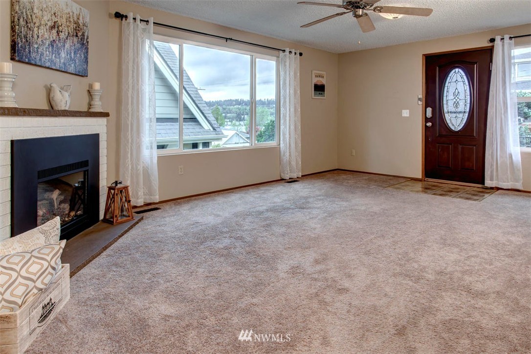 1013 North 33rd Street Renton, WA 98056 - Photo 4 of 23