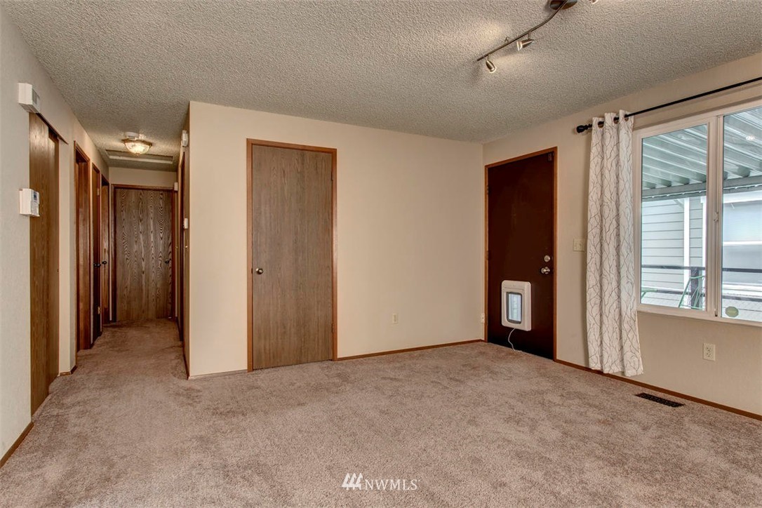 1013 North 33rd Street Renton, WA 98056 - Photo 7 of 23