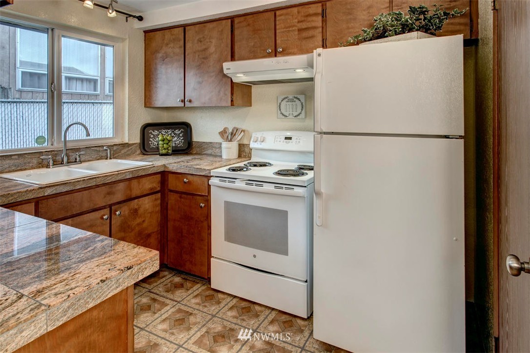 1013 North 33rd Street Renton, WA 98056 - Photo 8 of 23