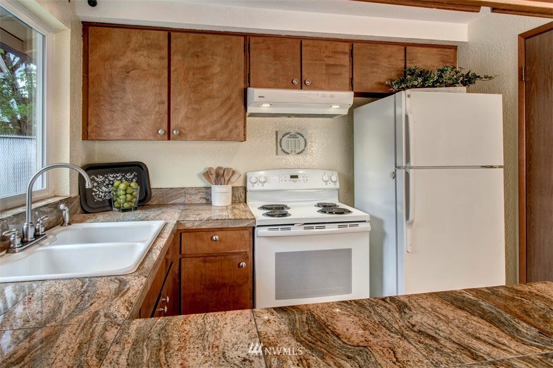 1013 North 33rd Street Renton, WA 98056 - Photo 10 of 23