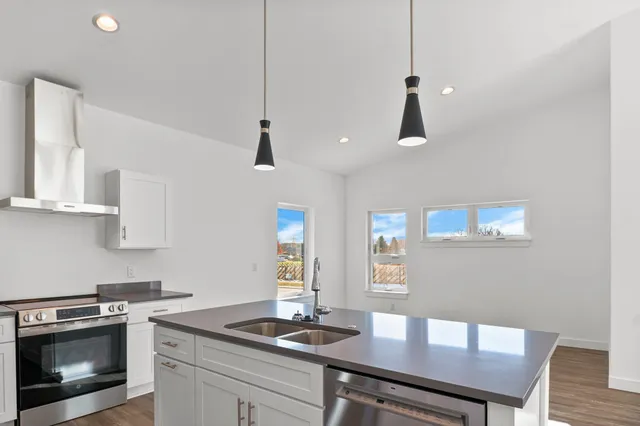 $379,900 | 104 Boneset, Poynette, WI 53955