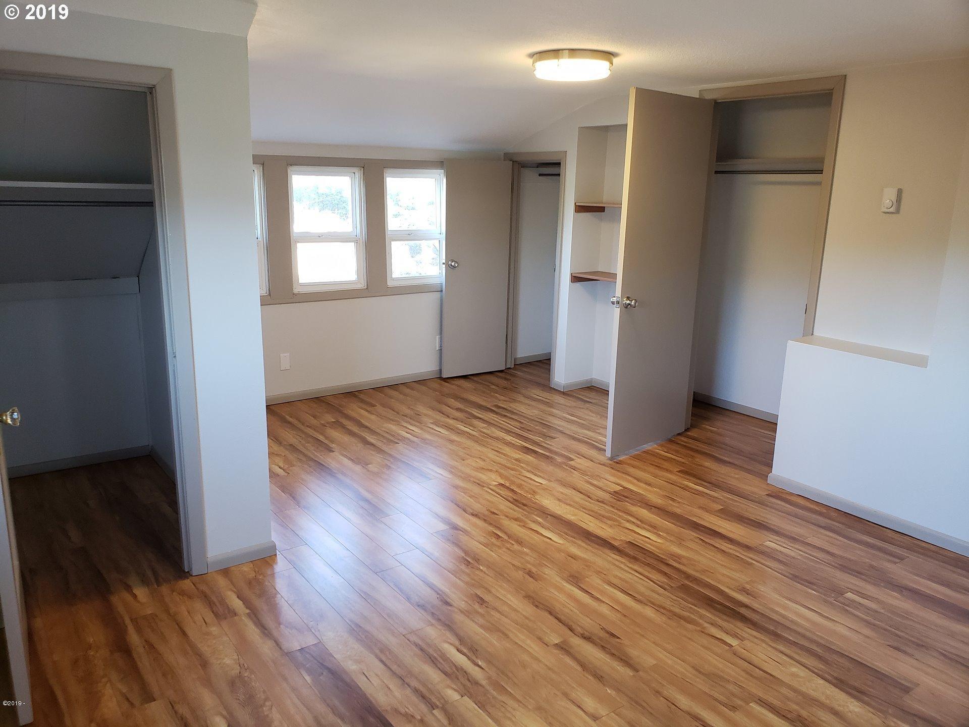545 Southwest Fleet Avenue Lincoln City, OR 97367 - Photo 19 of 31 19440387-19