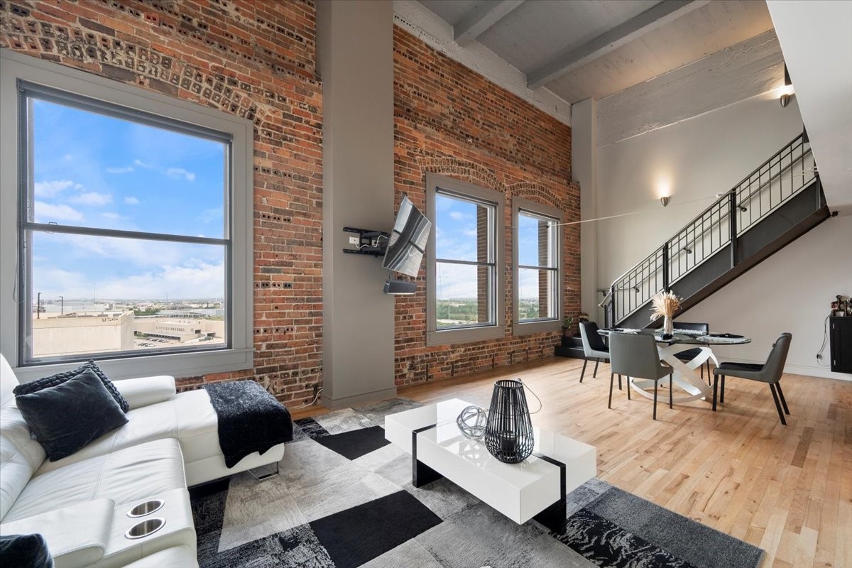 915 Franklin Street, Unit 9G Houston, TX 77002 - Photo 7 of 33