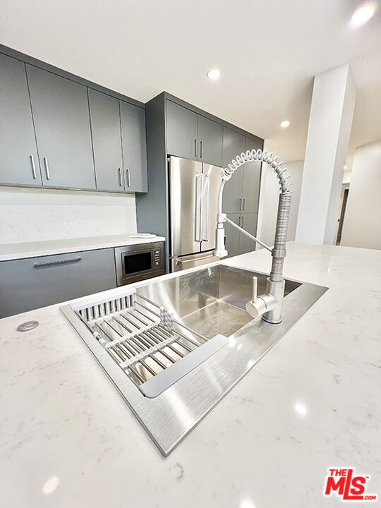 468 South Roxbury Drive, Unit PH Beverly Hills, CA 90212 - Photo 6 of 18