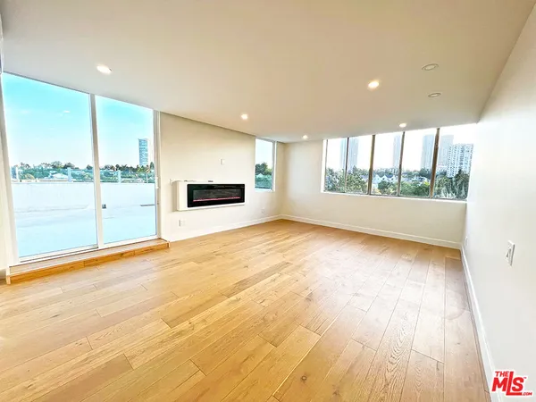 $8,495 | 468 South Roxbury Drive, Unit PH, Beverly Hills, CA 90212