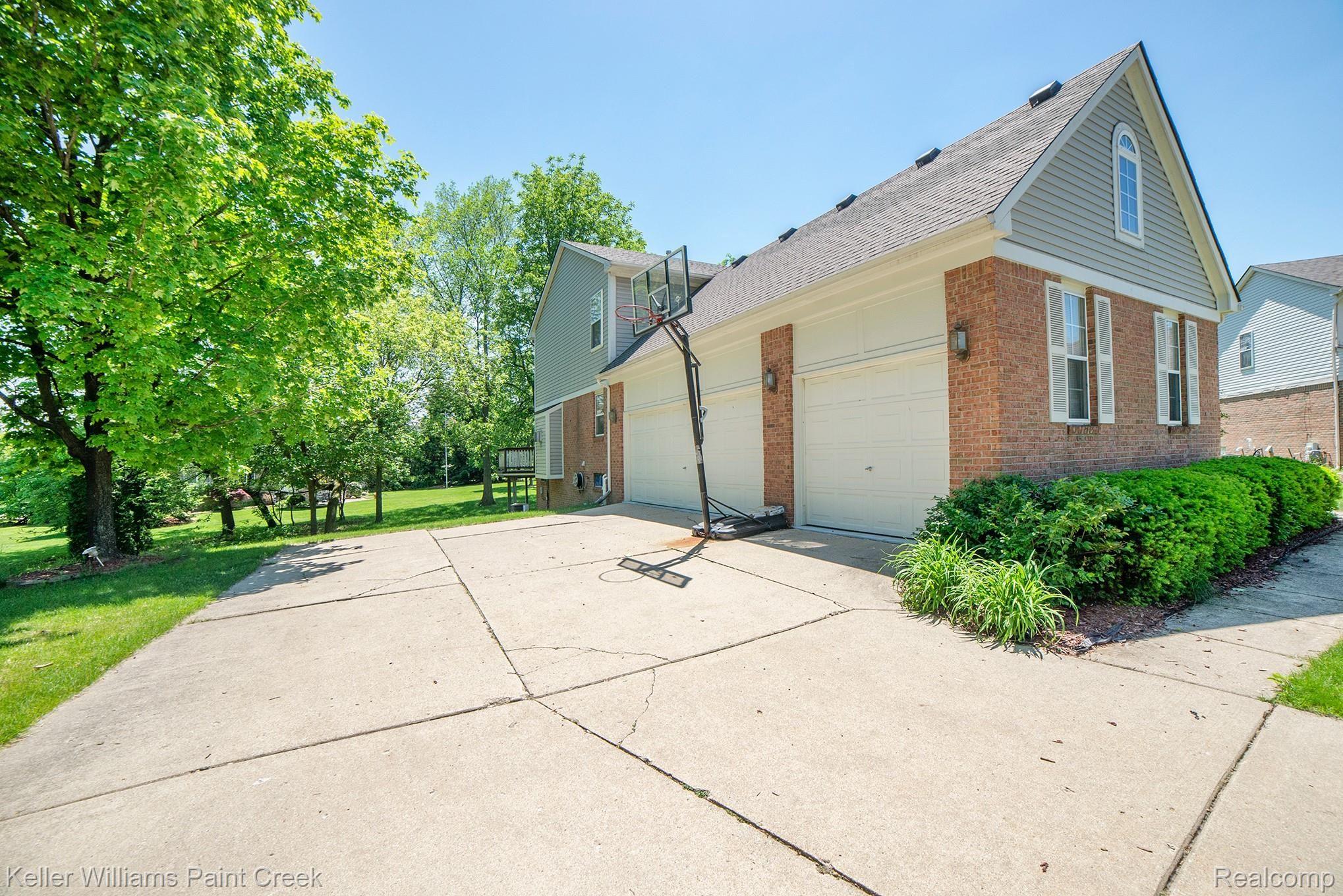 2741 Forest View Court Rochester, MI 48307 - Photo 6 of 56 LGP_2238.jpg
