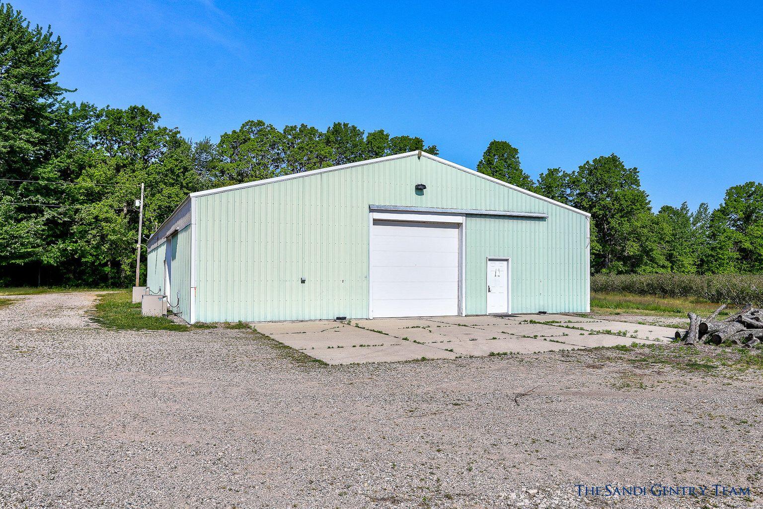 15379 Riley Street Holland, MI 49424 - Photo 5 of 20 20210602135614303804000000-o