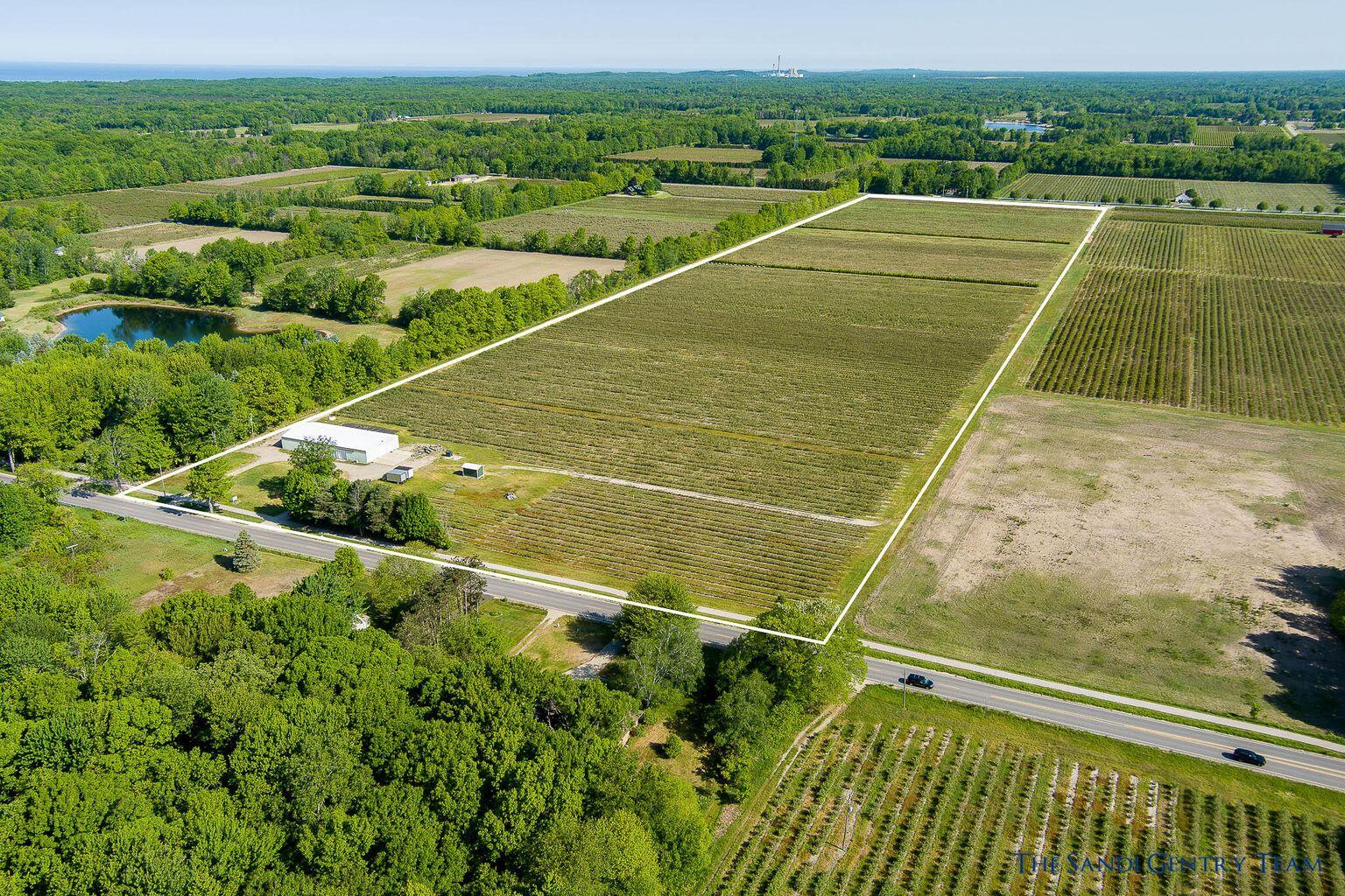 15379 Riley Street Holland, MI 49424 - Photo 9 of 20 20210602135620718714000000-o