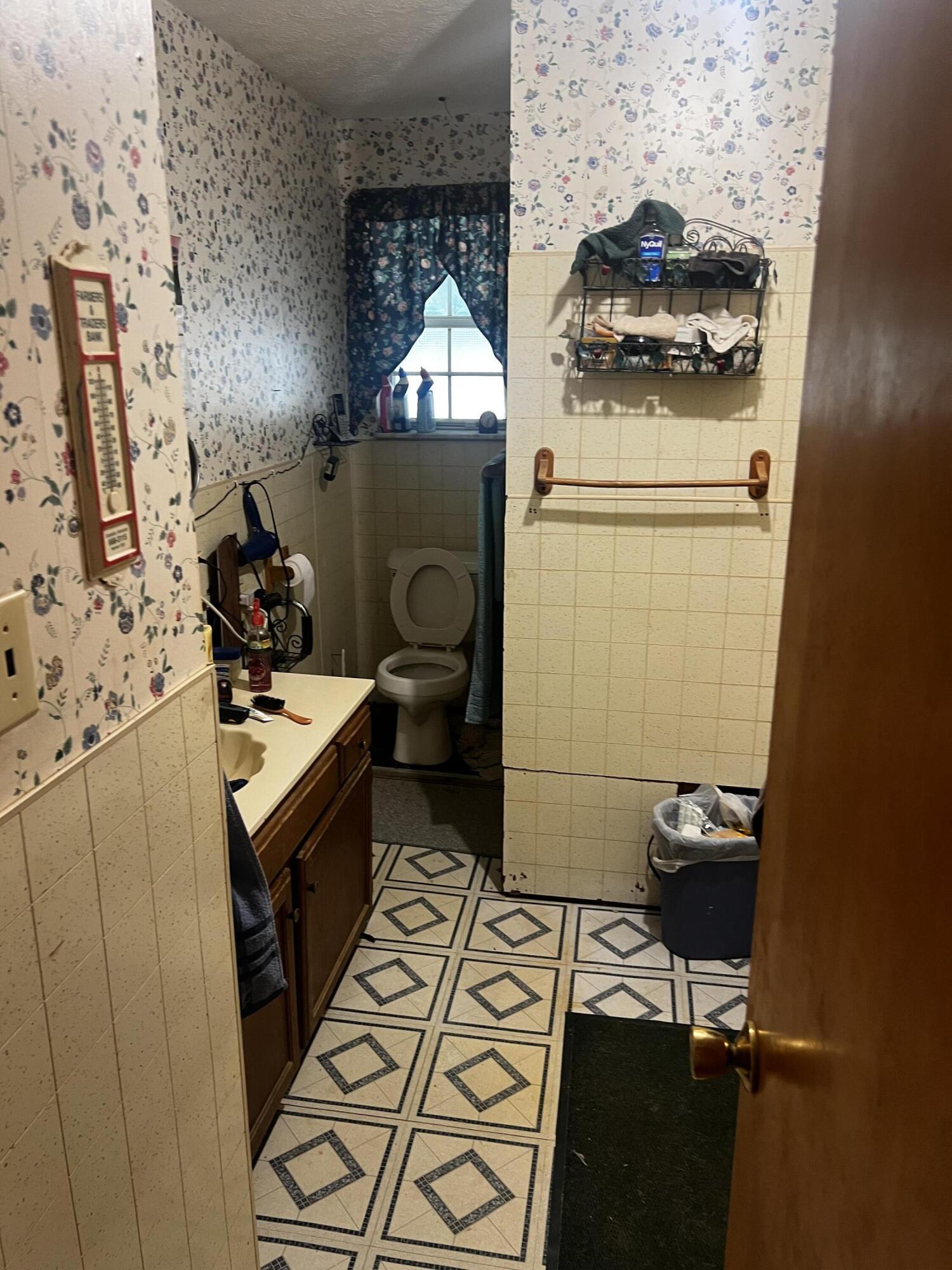 523 Kings Road Campton, KY 41301 - Photo 14 of 20 full bath