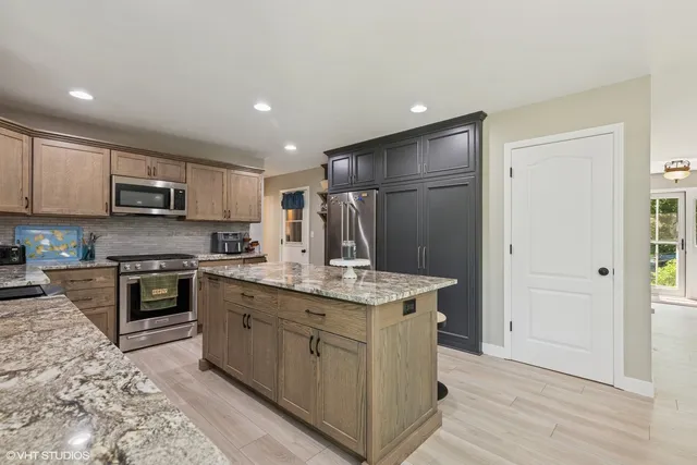 $439,000 | 36497 North Hawthorne Lane, Ingleside, IL 60041