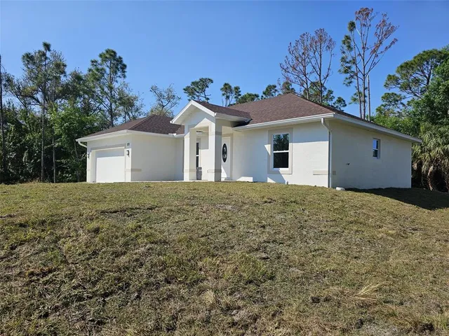 a view of a house with a yard