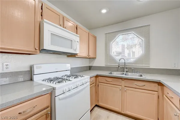 $1,495 | 5018 South Rainbow Boulevard, Unit 104, Las Vegas, NV 89118