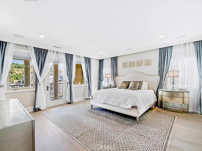 65 Rockinghorse Irvine, CA 92602 - Photo 22 of 45 a spacious bedroom with a large bed and a window