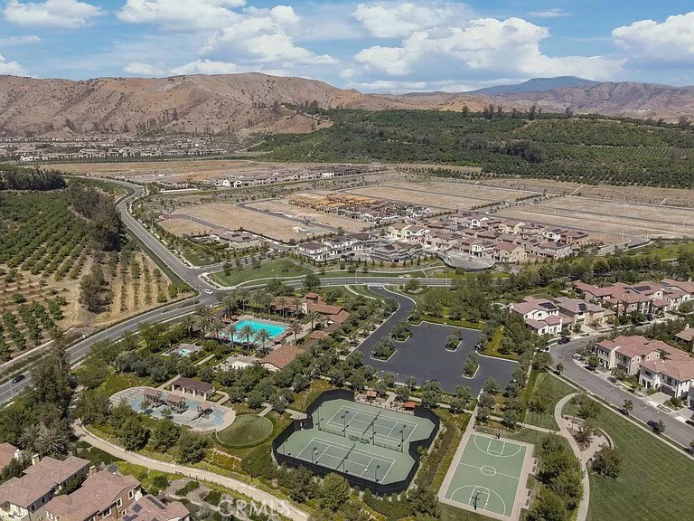 65 Rockinghorse Irvine, CA 92602 - Photo 39 of 45 an aerial view of residential houses with outdoor space