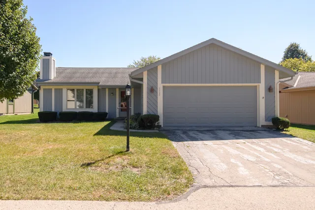 $337,700 | 5422 Somerset Lane South, Greenfield, WI 53221