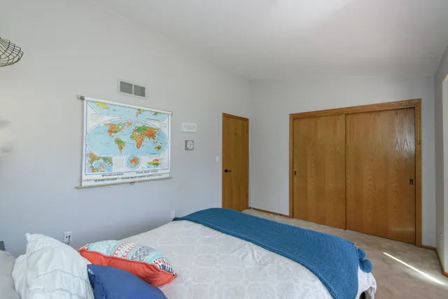 $337,700 | 5422 Somerset Lane South, Greenfield, WI 53221