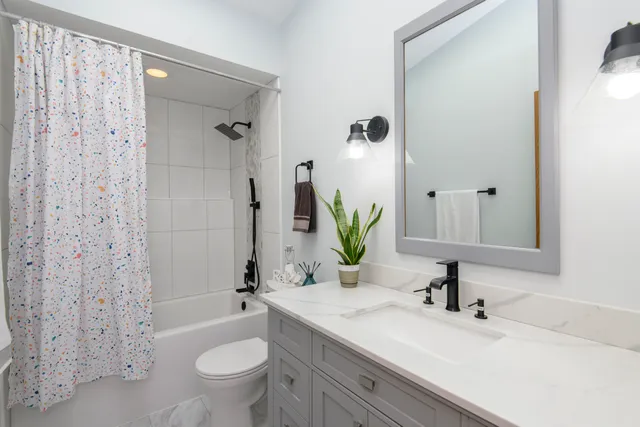 $337,700 | 5422 Somerset Lane South, Greenfield, WI 53221