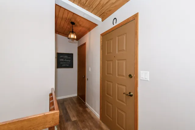 $337,700 | 5422 Somerset Lane South, Greenfield, WI 53221