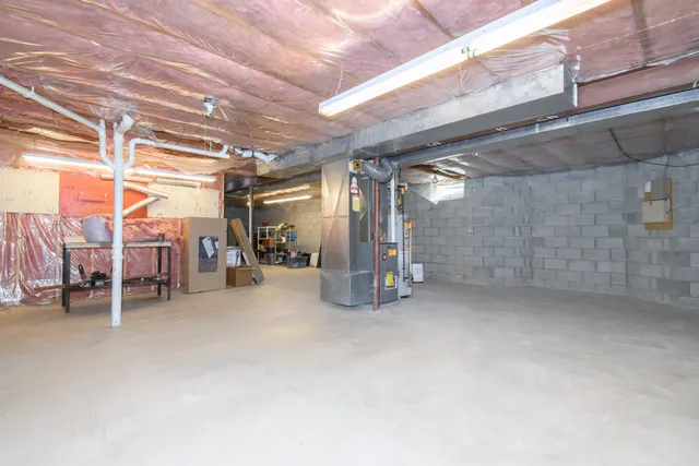 $337,700 | 5422 Somerset Lane South, Greenfield, WI 53221