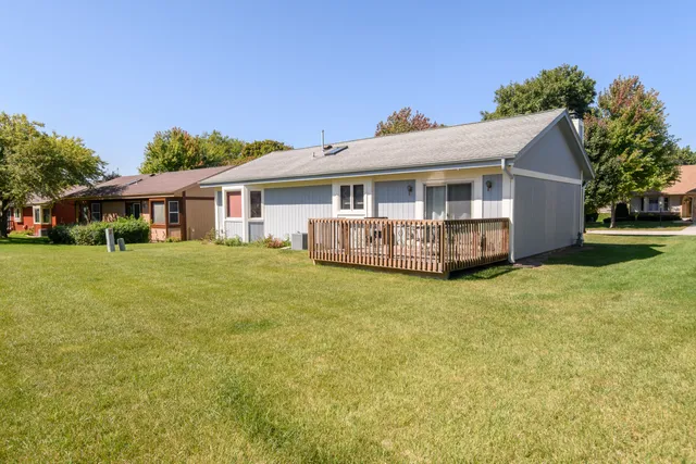 $337,700 | 5422 Somerset Lane South, Greenfield, WI 53221