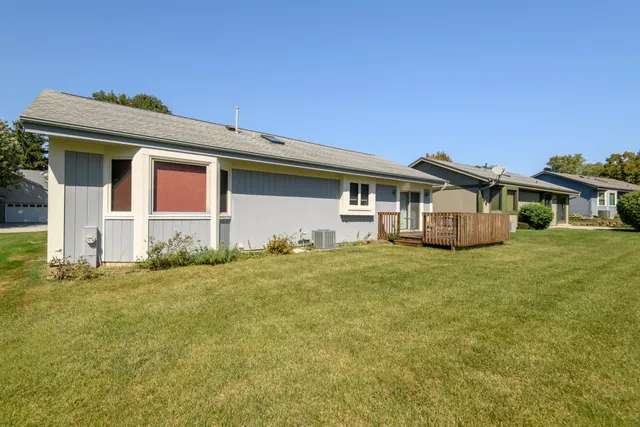 $337,700 | 5422 Somerset Lane South, Greenfield, WI 53221