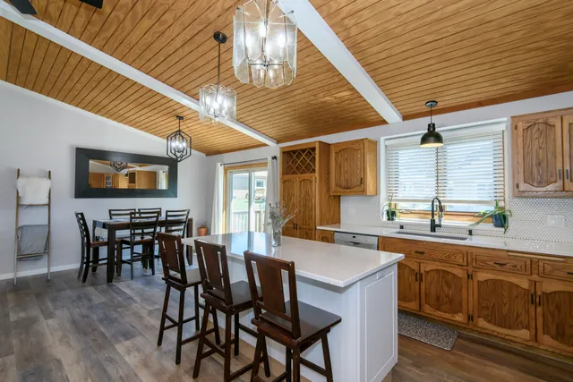 $337,700 | 5422 Somerset Lane South, Greenfield, WI 53221