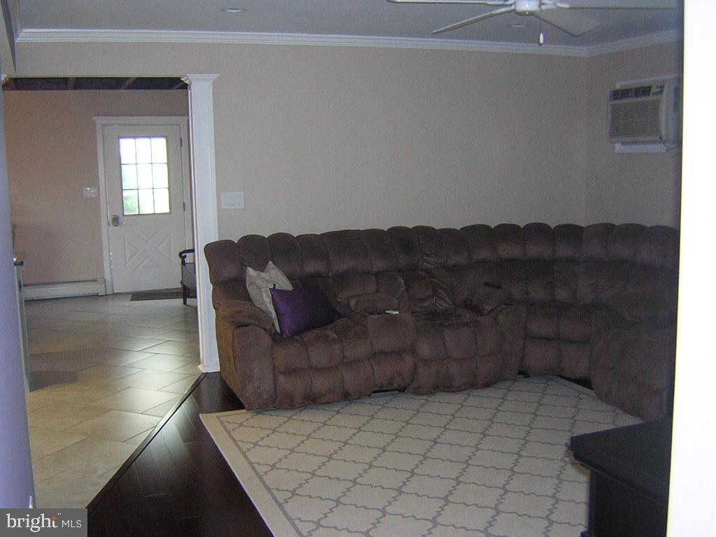 18 Idolstone Road Levittown, PA 19057 - Photo 3 of 28 Living Room