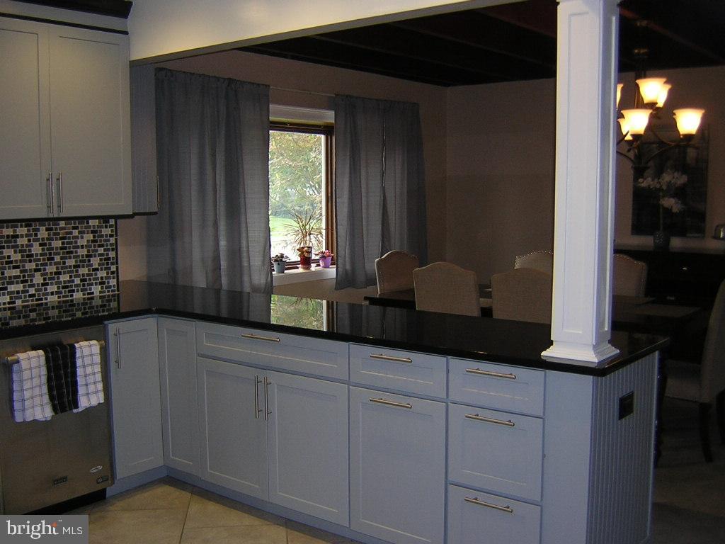 18 Idolstone Road Levittown, PA 19057 - Photo 7 of 28 Kitchen