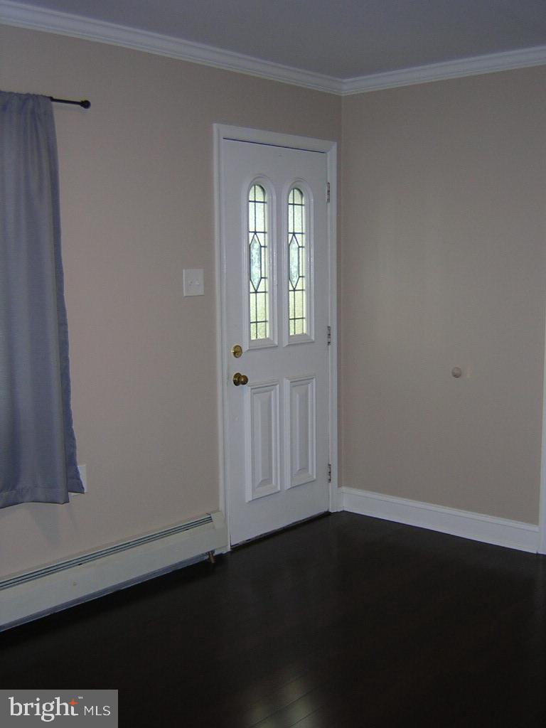 18 Idolstone Road Levittown, PA 19057 - Photo 10 of 28 Sitting Room
