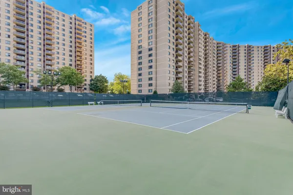 $2,300 | 307 Yoakum Parkway, Unit 1715, Alexandria, VA 22304
