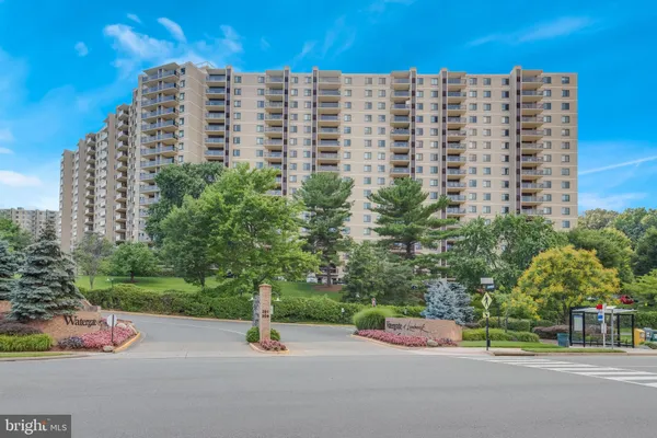 $2,300 | 307 Yoakum Parkway, Unit 1715, Alexandria, VA 22304