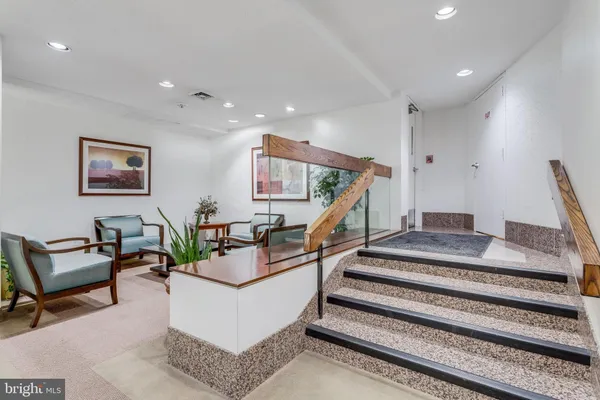 $2,300 | 307 Yoakum Parkway, Unit 1715, Alexandria, VA 22304