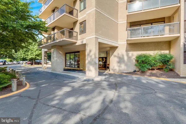 $2,300 | 307 Yoakum Parkway, Unit 1715, Alexandria, VA 22304