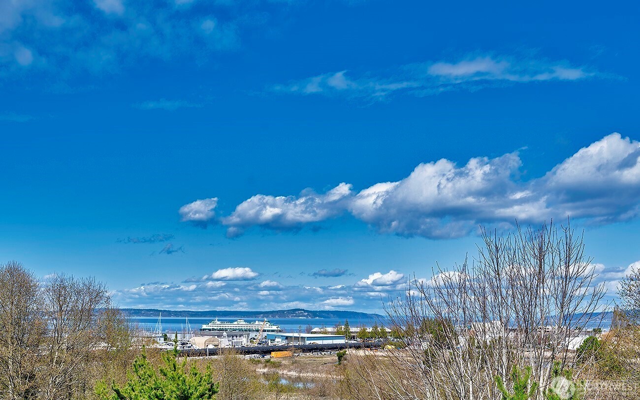 61 Pine Street, Unit 216 Edmonds, WA 98020 - Photo 2 of 38