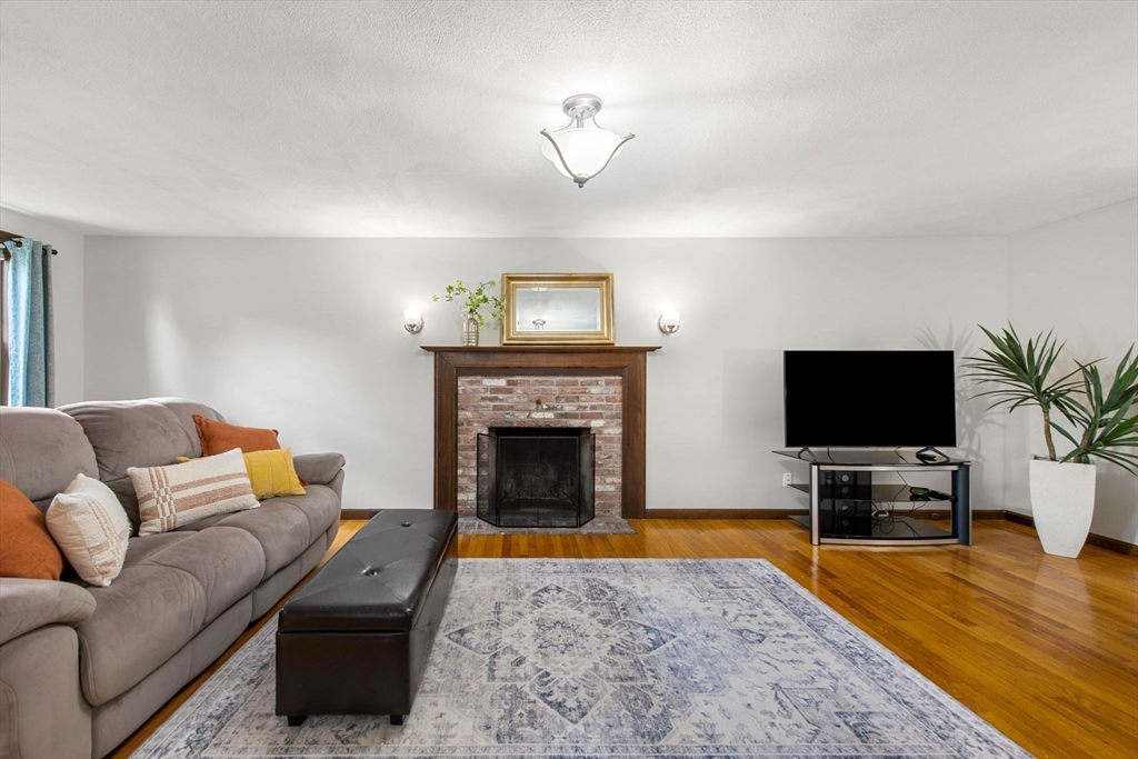 13 Locust Street Beverly, MA 01915 - Photo 11 of 30 Gallery Image 11