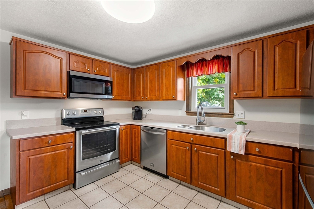 13 Locust Street Beverly, MA 01915 - Photo 4 of 30 Gallery Image 4