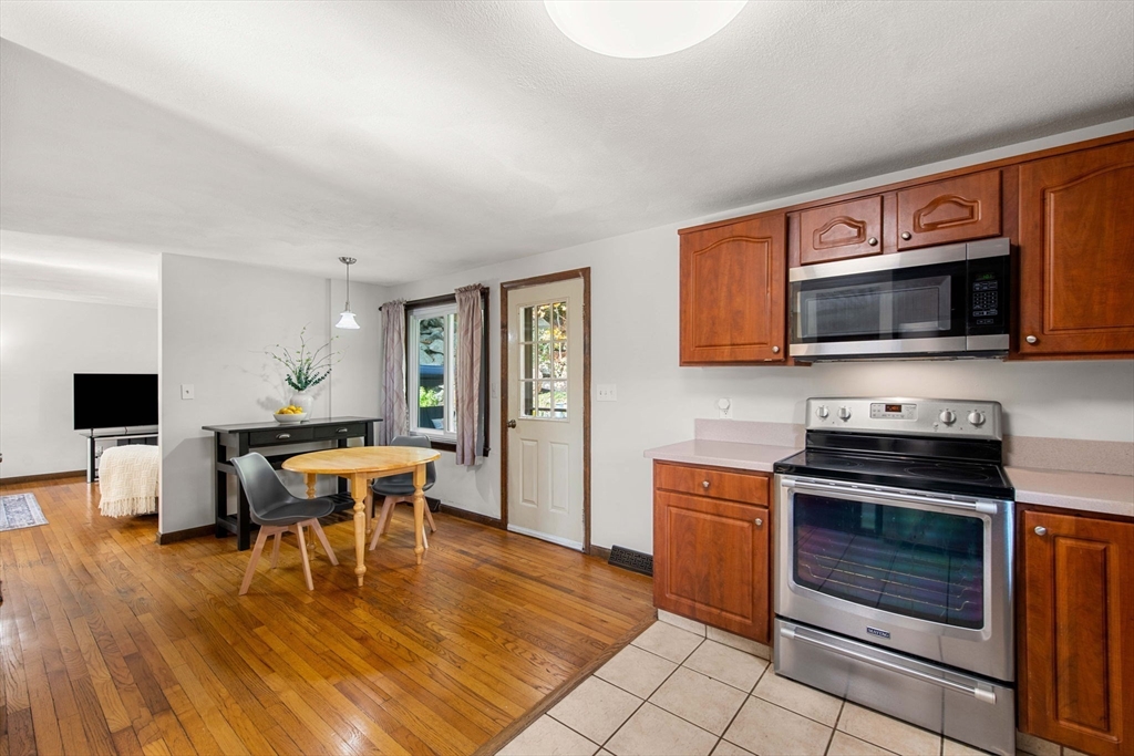 13 Locust Street Beverly, MA 01915 - Photo 5 of 30 Gallery Image 5